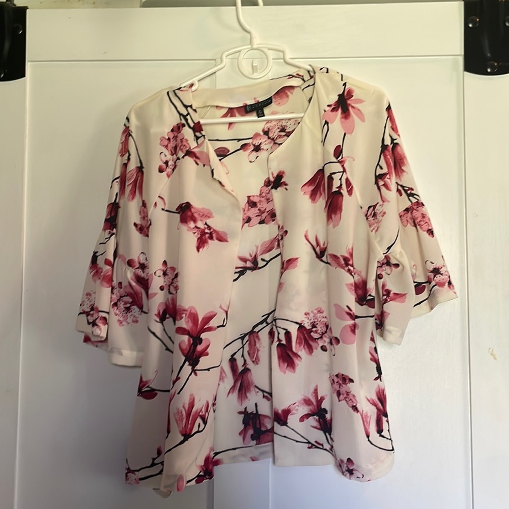 Bobeau jacket/short kimono, very flowy and pretty, size medium